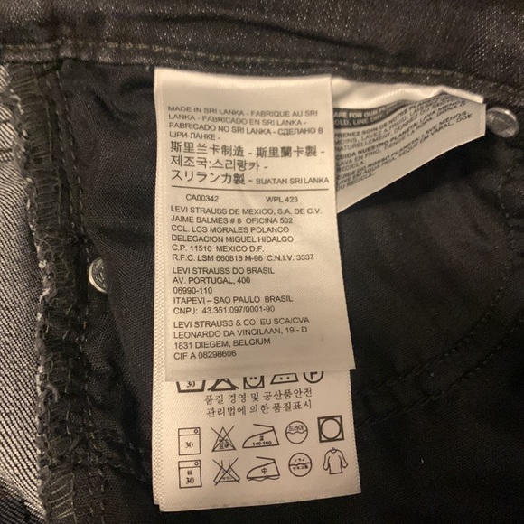 Levi women’s jeans - Picture 3 of 6